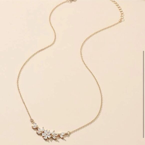 NEW Diamond Flower Bar Gold Necklace - Picture 4 of 4